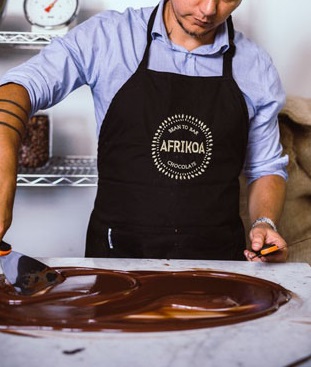 دوره آموزشی شکلات ساز با ارائه گواهینامه از طرف سازمان فنی و حرفه ای کشور